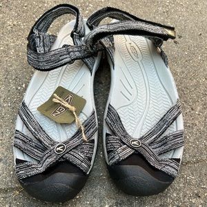 NWT New Keen Sandals, Size 9.5